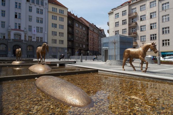 Michal Gabriel - Horses in the square in Prague 6 Dejvice - View of the square with sculptures in place